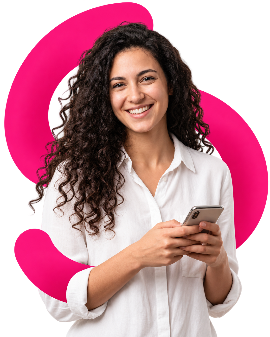 Mulher sorridente segurando um celular com elementos rosa da identidade Credenzza